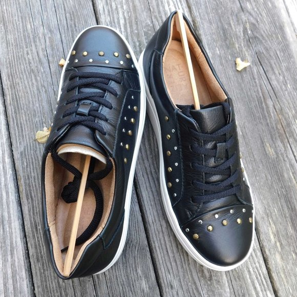 naturalizer wide width shoes